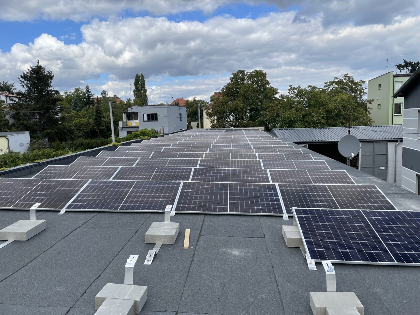 Sistem structura de montaj aluminiu pentru acoperiș plat 15°/30°